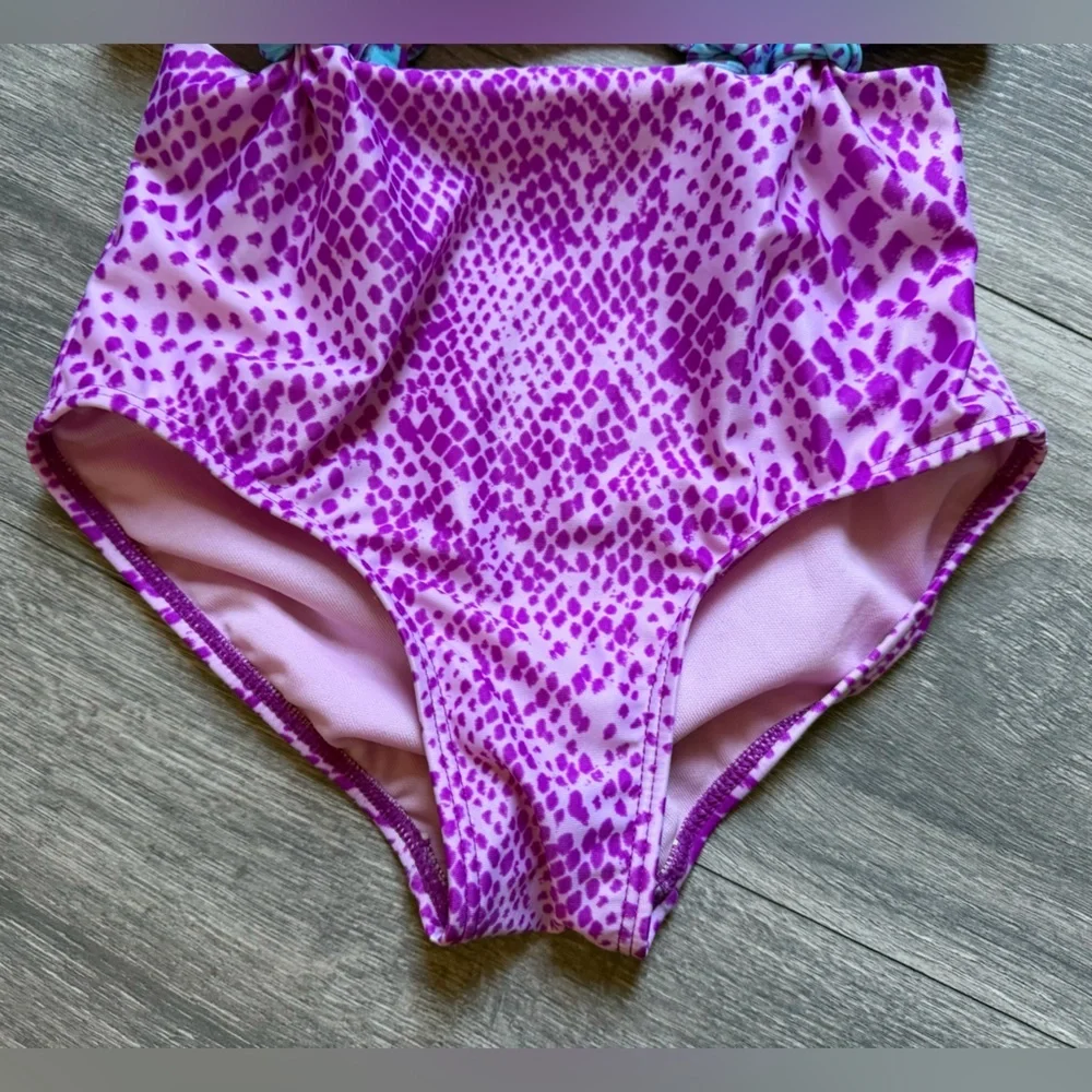 More Than Magic Snake Print One Piece Knotted Keyhole Cut Out Monokini. Size 7/8